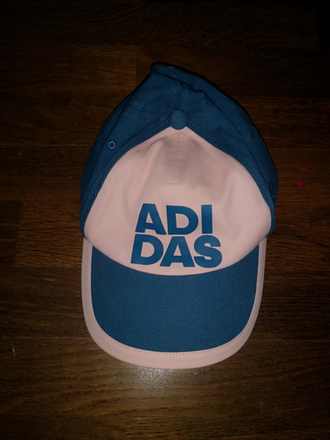 Adidas šilt kapa cca.  7 do 10 let  5 €