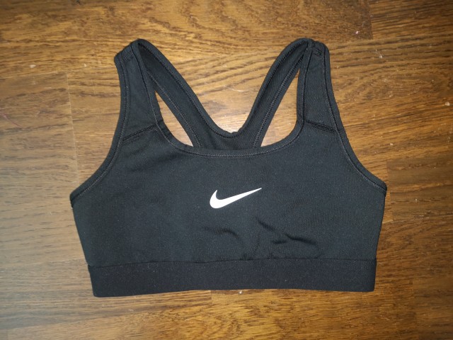 Nike športni topek št. 137-146  4 €