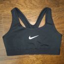 nike športni topek št. 137-146  4 €