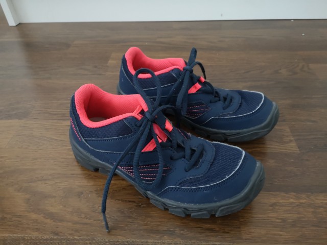Decathlon pohodni čevlji št. 36  8 €