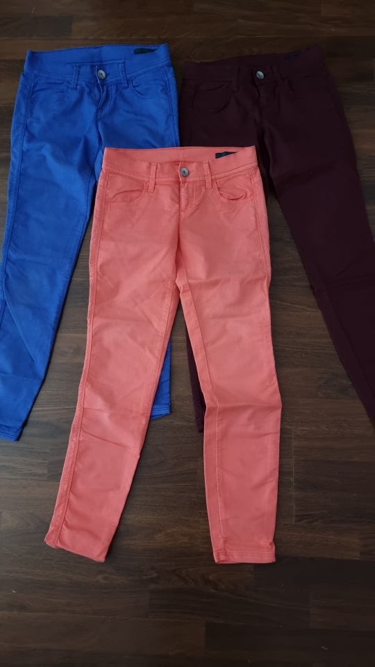 benetton jeggins št. 26  (manjša 34)  12 € komplet