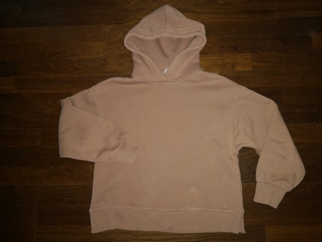 Zara puloverček št. 152  4 €