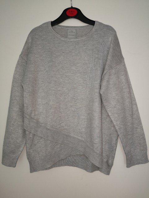 Zara puloverček št. 122 (lahko se za 128) 5 €