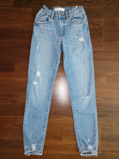 Zara skinny jeans št. 134  5 €