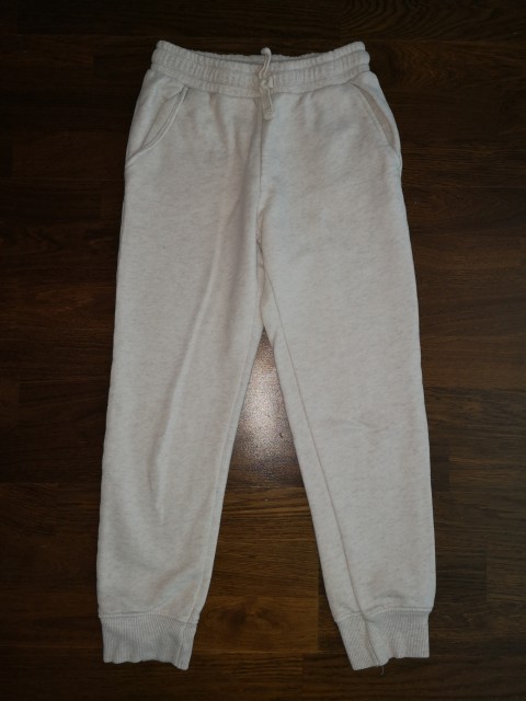 Zara trenirka št. 140 (manjša, bolj 134)  4 €