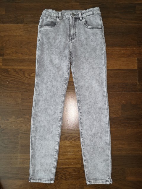 Reserved skinny jeans št. 152  5 €