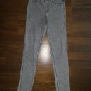 hm legice videz jeansa št. 152  4 €