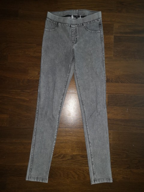 Hm legice videz jeansa št. 152  4 €