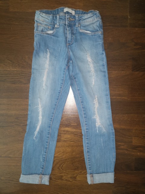 Zara skinny jeans št. 128  5 €