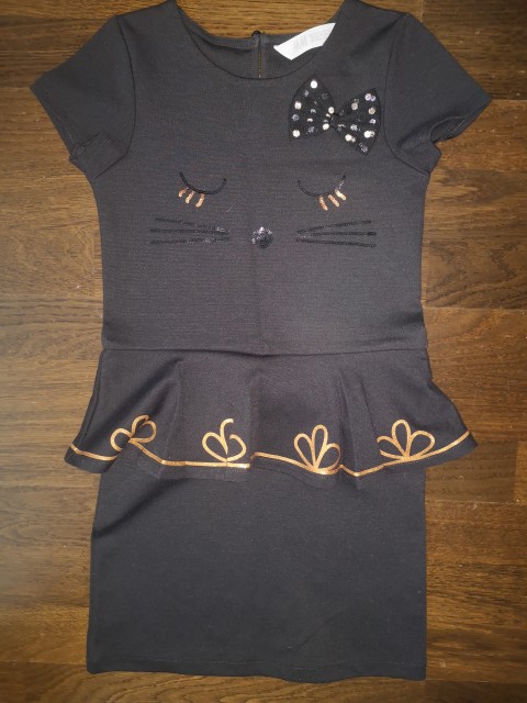Hm oblekica št. 110-116  6 €