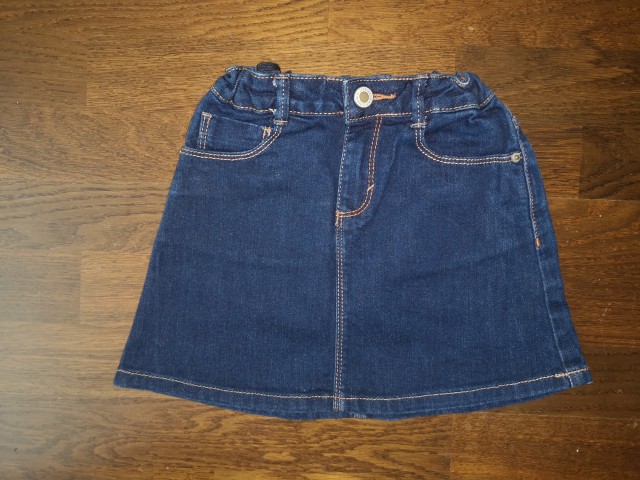 Zara jeans krilo št. 116  5 €