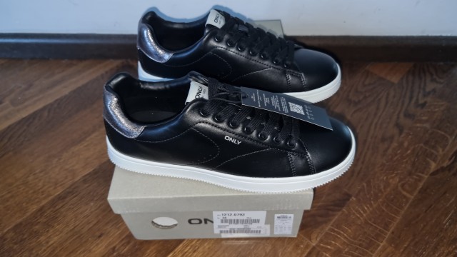 Only superge št. 38  25 €