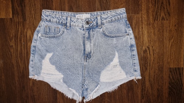 Primark kr. hlačke št. 36  3 €