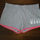 hm sport kr. hlačke št. 170  3 €