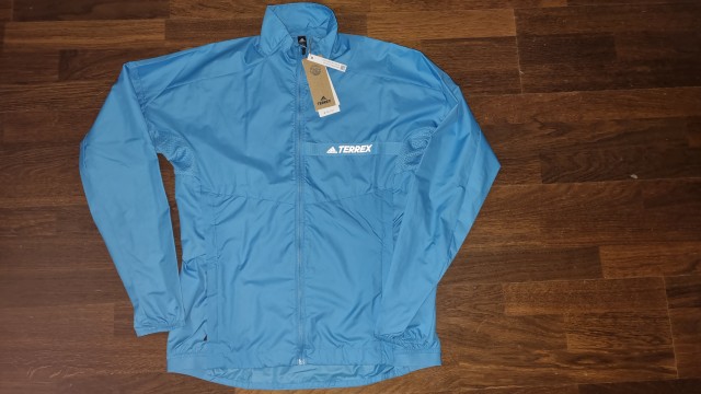 Adidas terrex vetrovka št. S  30 €