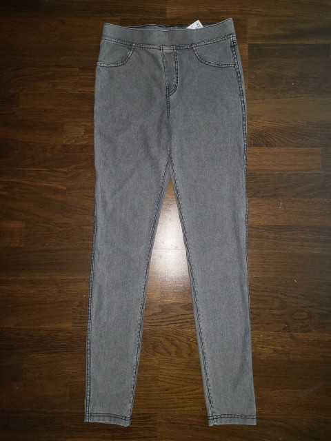Hm legice videz jeansa št. 158  6 €