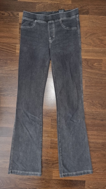 Hm legice videz jeansa št. 158  4 €