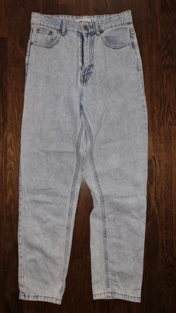 FB sister mom jeans št. S  5 €