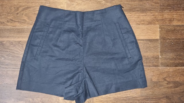 Zara kr. hlače št. S  6 €