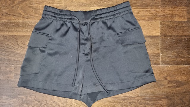 Zara kr. hlače št. S  7 €