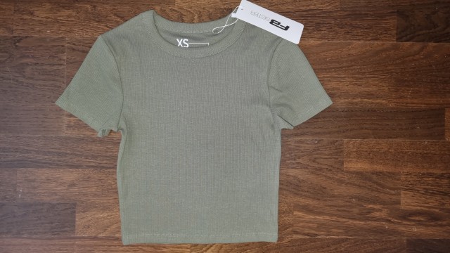 Fb sister crop majčka št. Xs  3 €