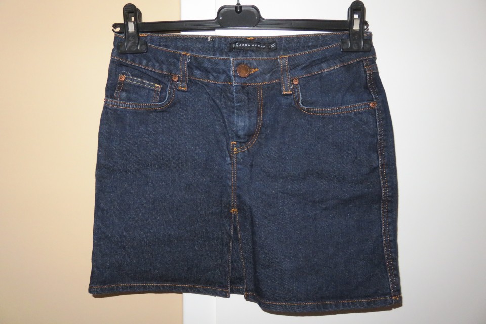 zara mini krilo št. XS    5 €