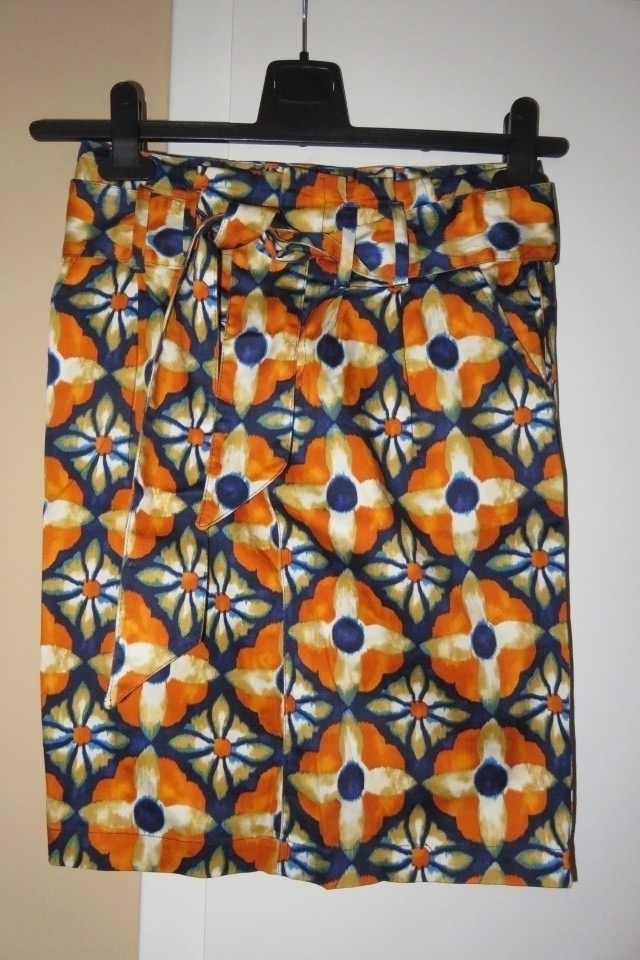 zara pencil krilo št. XS 5 €