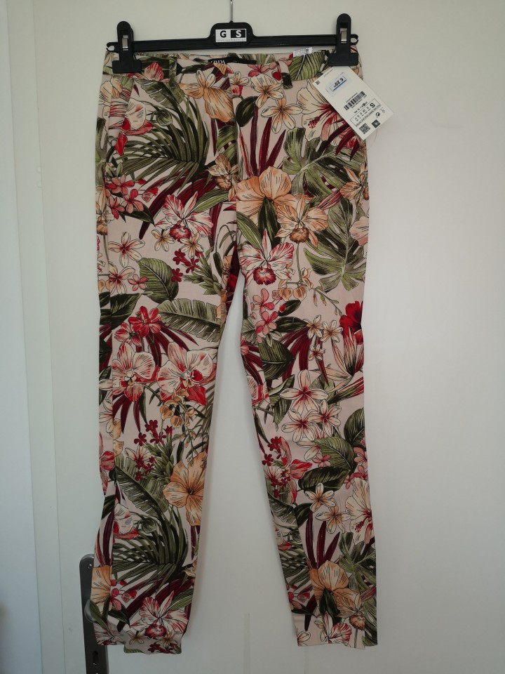 zara hlače št. S 10 €