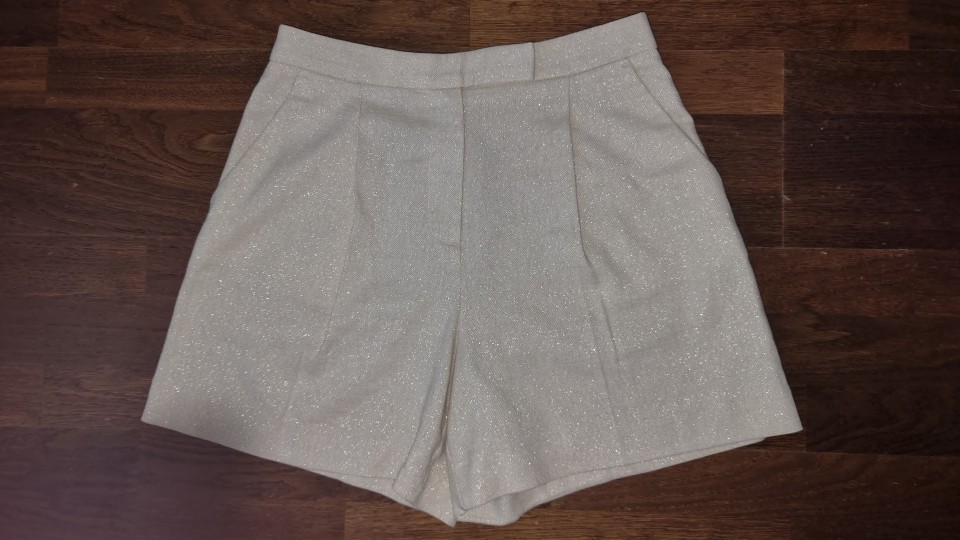 zara kratke hlačke št. xs  7 €