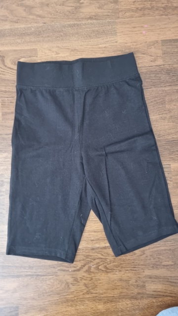 Sinsay bombažne kolesarke št. XS  2,50 €