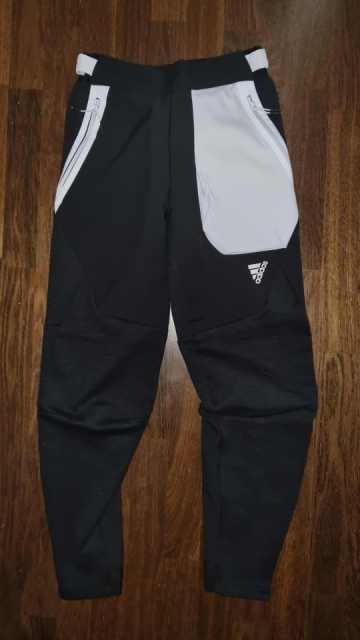 Adidas trenirka  št. 34  14 €
