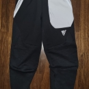 adidas trenirka  št. 34  14 €