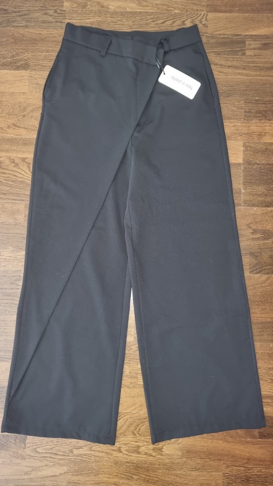 črne elegantne hlače št. S  6 €