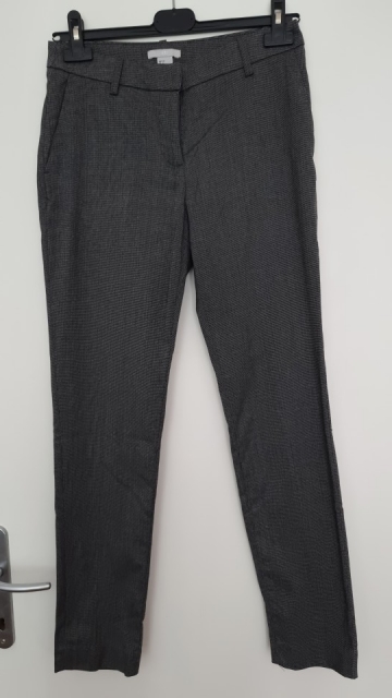 Hm elegantne hlače št. 34  6 €