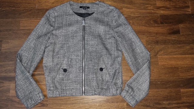 Comma jaknica-blazer št. 34  15 €