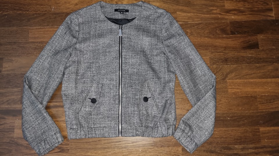comma jaknica-blazer št. 34  15 €