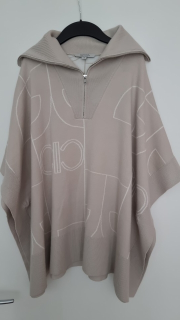 Comma topel pončo št. S  28 €