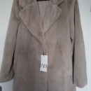 zara kratek plašček št. XS (velika št., komot še za s-m)  25 €