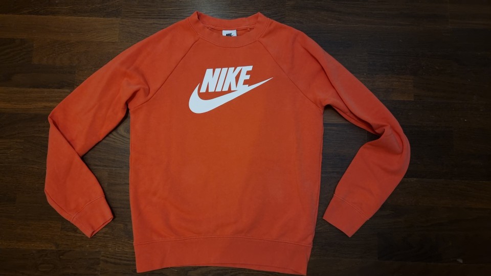 nike puloverček št. xs  12 €