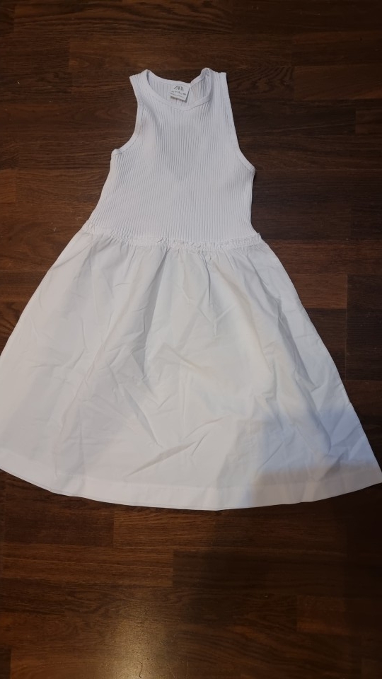 zara oblekica št. 152  6 €