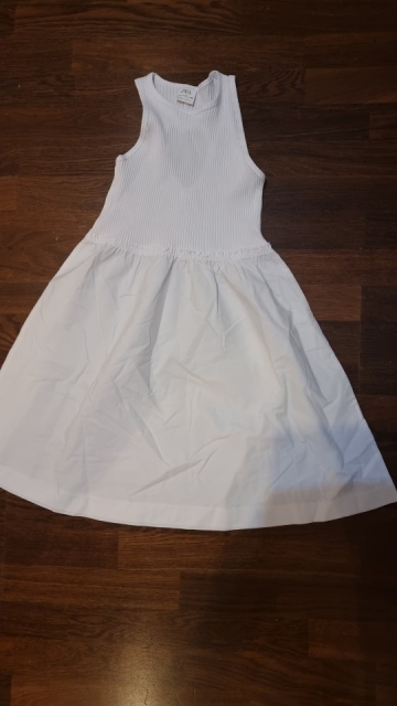 Zara oblekica št. 152  6 €