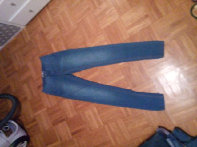 Nove kavbojke / jeans hlače, 5€, oprijete, elastične