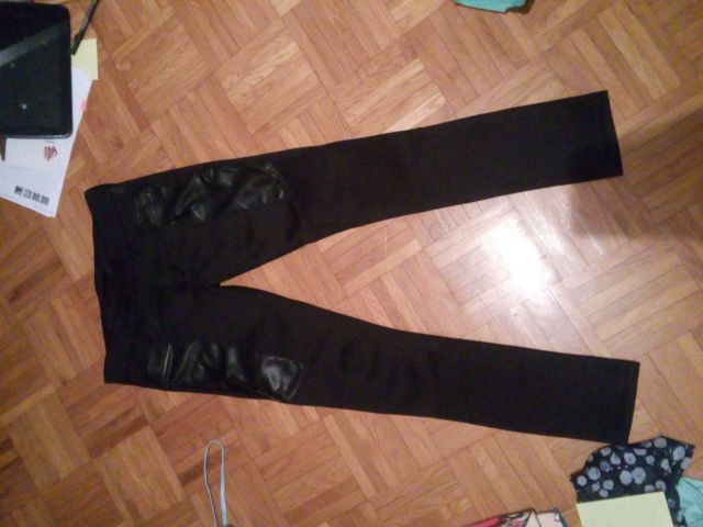 črne elegantne hlače z dodatkom usnja, 4€