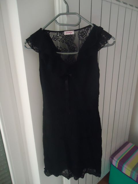 črna obleka s čipko, 15€
