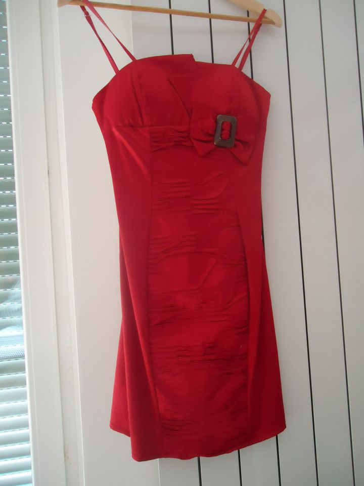 elegantna rdeča obleka, št. s