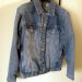 Moška jeans jakna, zelo malo nošena ker se jo je sin hitro naveličal.Cena 8 eur.