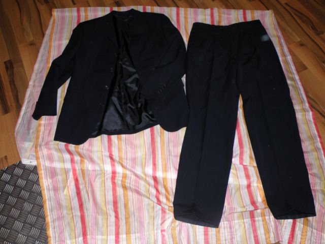 Moška obleka, hlače, srajce in kravati - foto