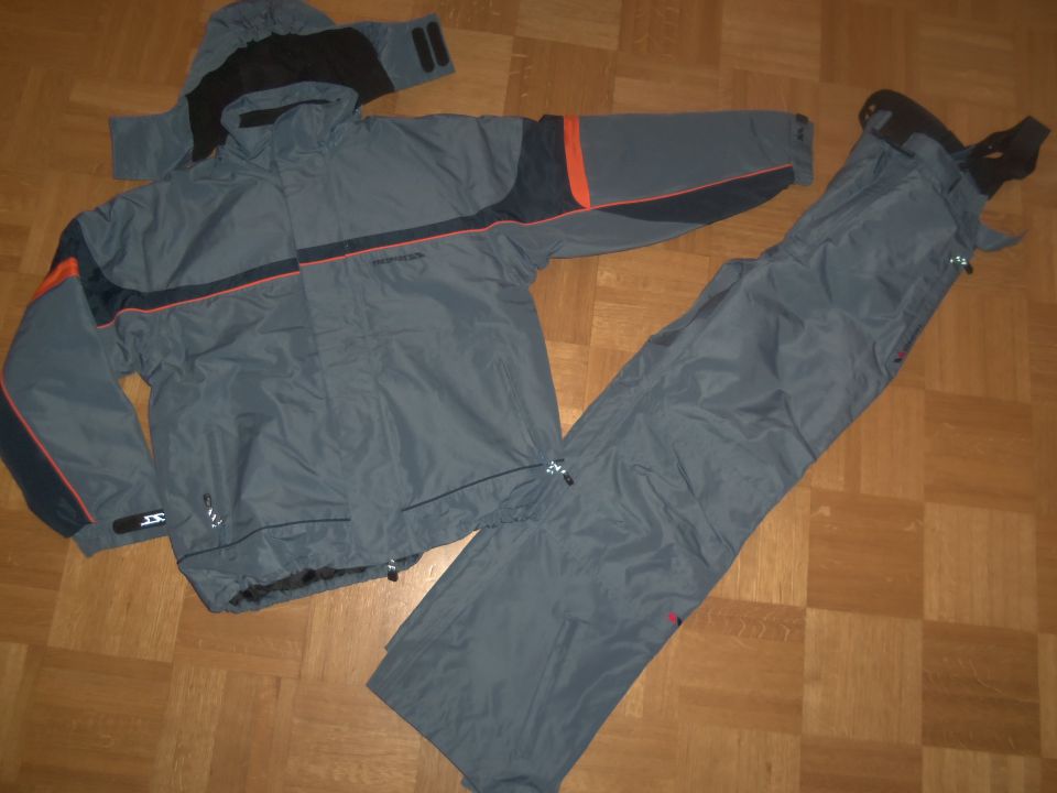 Bunda in hlače TRESPASS (vel.146-152 ali S/XS) -50%