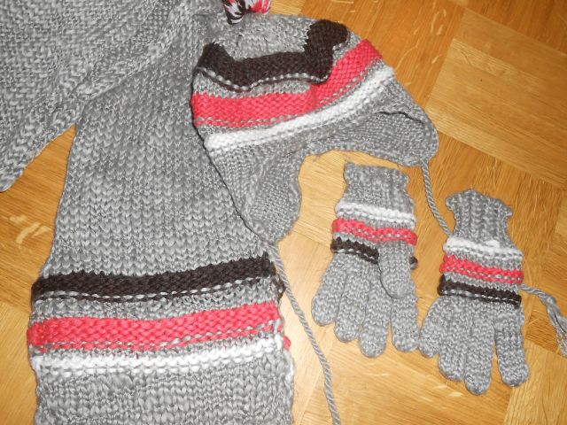 Kapa (vel.50)+ rokavice + šal