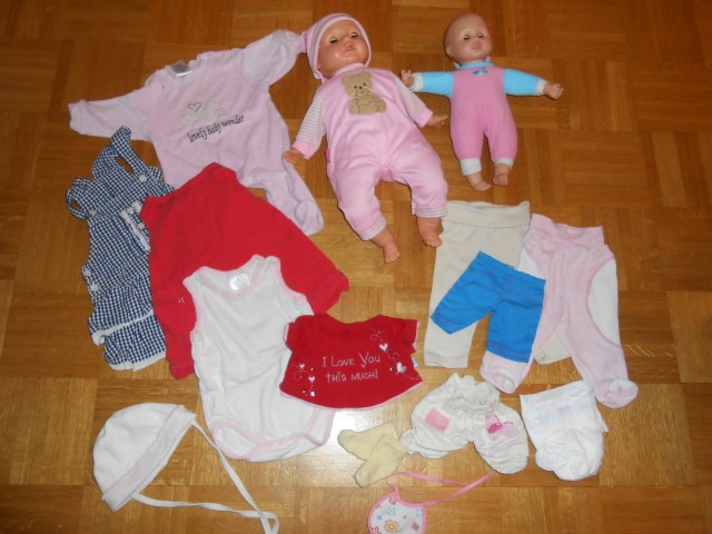 Dojenčka + oblačilca (vse skupaj 5€)